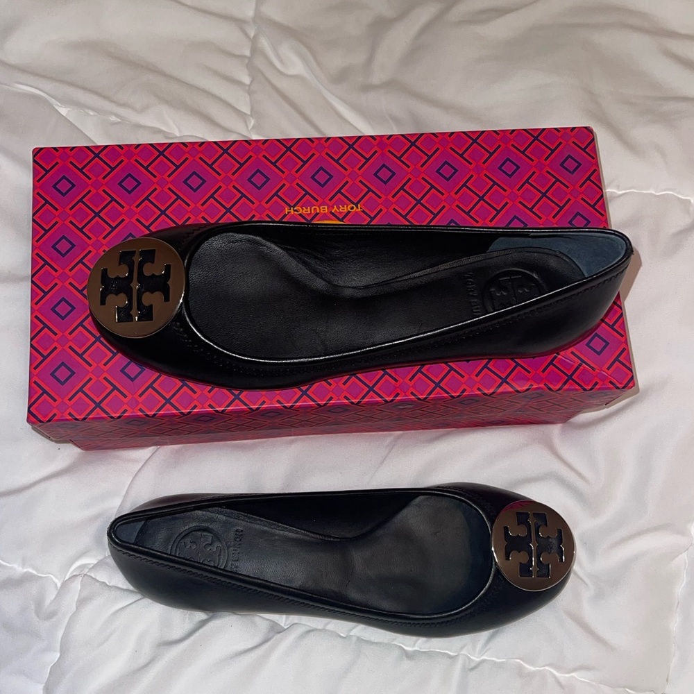 Tory Burch Size 7 black leather ballet flats